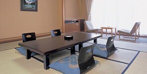 In-room safe, bed sheets - Itoen Hotel (Ito)