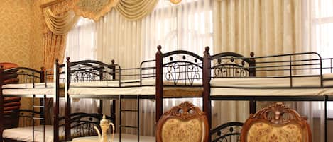 Shared Dormitory, Mixed Dorm (10 guests) | In-room dining
