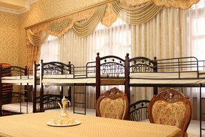 Shared Dormitory, Mixed Dorm (10 guests) | In-room dining - Green House Hostel (Dushanbe)