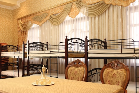 Shared Dormitory, Mixed Dorm (10 guests) | In-room dining