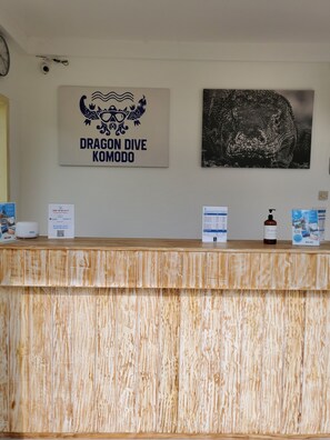 Reception - Dragon Dive Komodo Dive Resort (Labuan Bajo)