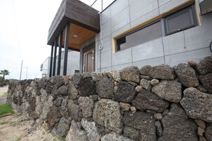 Entrada al alojamiento