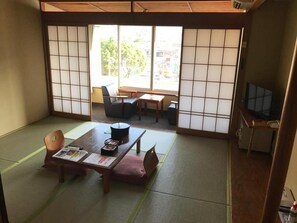 In-room safe, bed sheets - Itoen Hotel Bekkan (Ito)