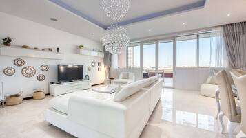 Deluxe Apartment, 2 Bedrooms, Non Smoking, Sea View | Living room