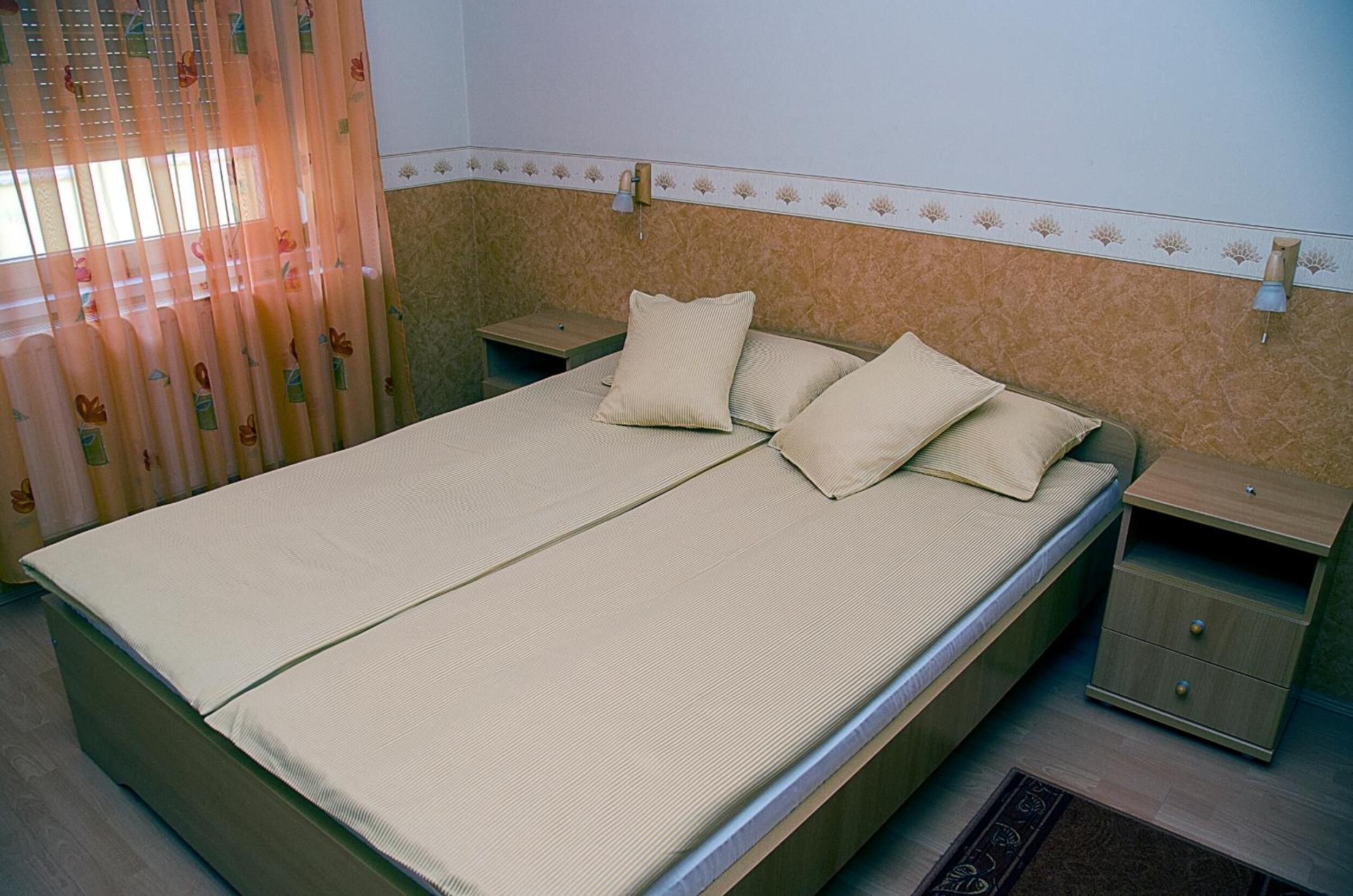 in-room safe, desk, soundproofing, free wifi