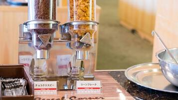 Morgenmadsbuffet hver dag (2200 JPY pr. person)