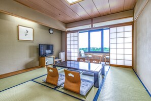 In-room safe, desk, free WiFi, bed sheets - NEW GREENPIA tsunan (Tsunan)