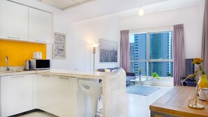 Apartment, 1 Bedroom | Private kitchen - Maison Privee - Stunning Apartment w/ Dubai Marina View (Dubai)