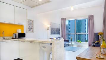 Apartment, 1 Bedroom | Private kitchen | Fridge, microwave, oven, coffee/tea maker