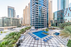 Terrace/patio - Maison Privee - Stunning Apartment w/ Dubai Marina View (Dubai)