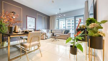 Deluxe Apartment, 1 Bedroom | In-room dining