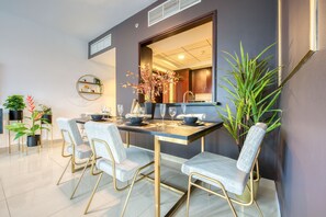 In-room dining - Maison Privee - Radiant Urban Retreat with Iconic Burj Khalifa Vws (Dubai)