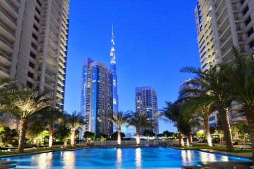 Maison Privee - Radiant Urban Retreat with Iconic Burj Khalifa Vws