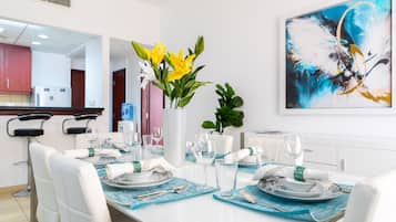 Apartment, 1 Bedroom, Non Smoking, Sea View | Dining room