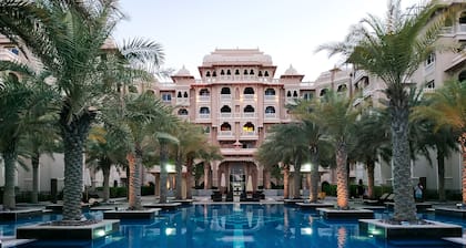 Maison Privee - Charming Apt with Arabesque Sea View on the Palm Jumeirah