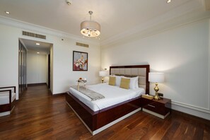 Apartamento, 2 quartos, vista para o mar | 2 quartos, cofres nos quartos, individualmente decorados