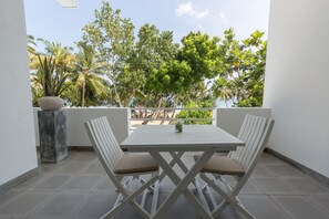 Habitación superior, vistas al mar | Baño | Ducha y cabezal de ducha tipo lluvia