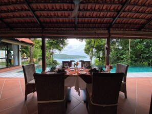 Breakfast, lunch served; local and international cuisine, sea views