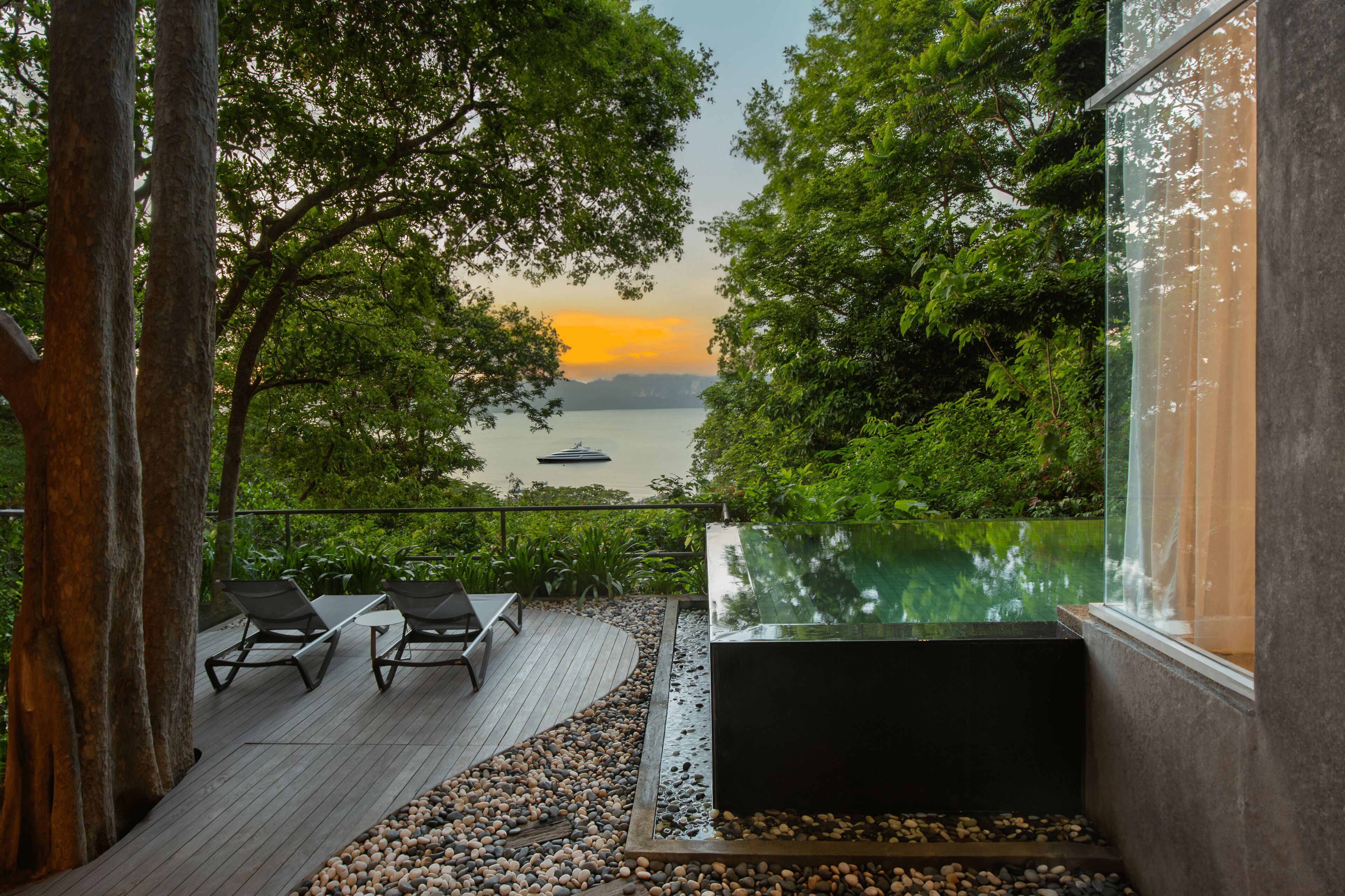 Villa Malut | Minibar med vissa gratis produkter och värdeförvaringsskåp på rummet