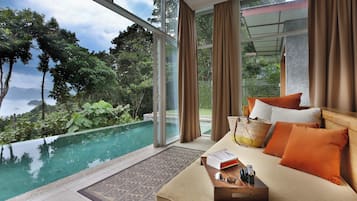 Mini-bar avec articles gratuits, coffres-forts dans les chambres, bureau