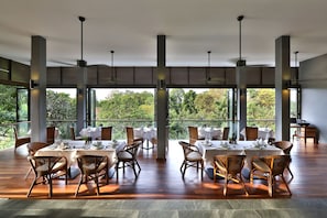 Breakfast, lunch served; local and international cuisine, sea views