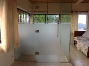 Deluxe Double Room, 1 Bedroom | Bathroom - The Views Kandy (Kandy)