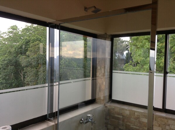 Deluxe Double Room, 1 Bedroom | Bathroom shower - The Views Kandy (Kandy)