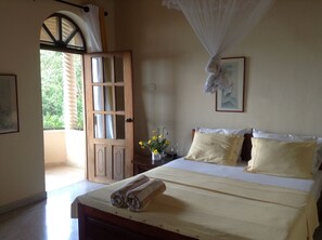 Desk, iron/ironing board, free WiFi - The Views Kandy (Kandy)