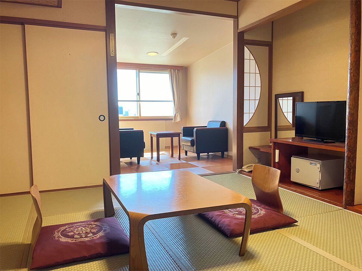 Dreibettzimmer | Zimmersafe, Schreibtisch, Bettwäsche