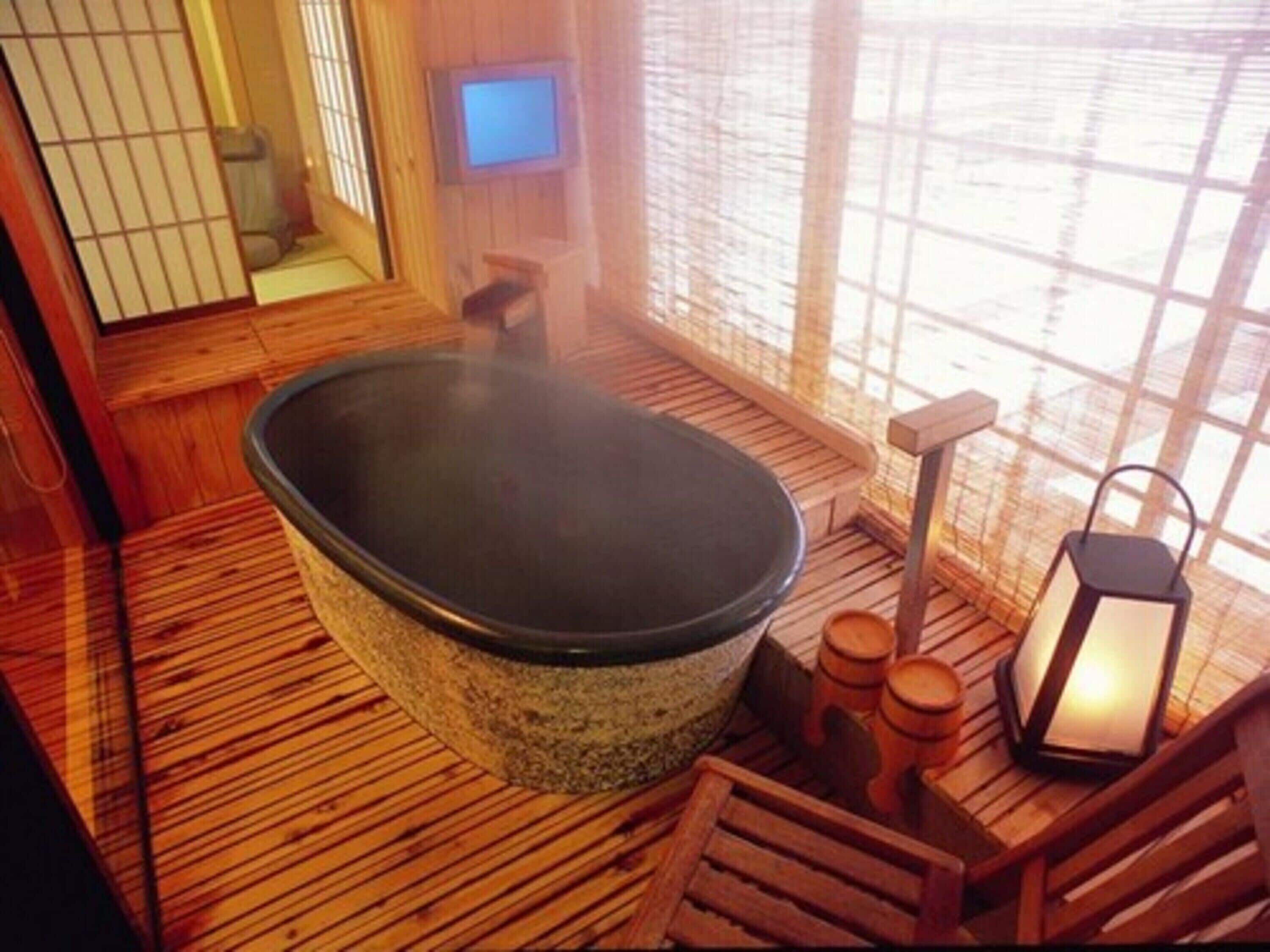Kamar bergaya Jepang, Bebas Asap Rokok (Open-Air Bath, 10 tatami mats,River) | Brankas, meja kerja, dan seprai linen