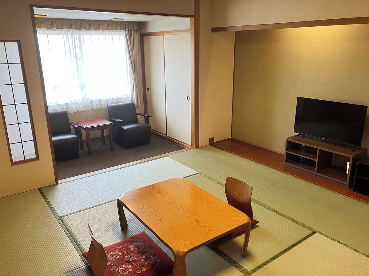 Vierbettzimmer | Zimmersafe, Schreibtisch, Bettwäsche