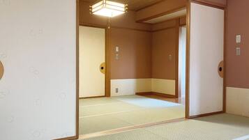 Japanese-Style Connecting Room - Non-Smoking | In-room safe, desk, bed sheets