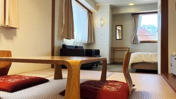 Standard Twin Room with Tatami Area - Non-Smoking | In-room safe, desk, bed sheets