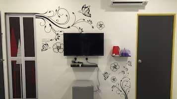 Family Room | Room amenity