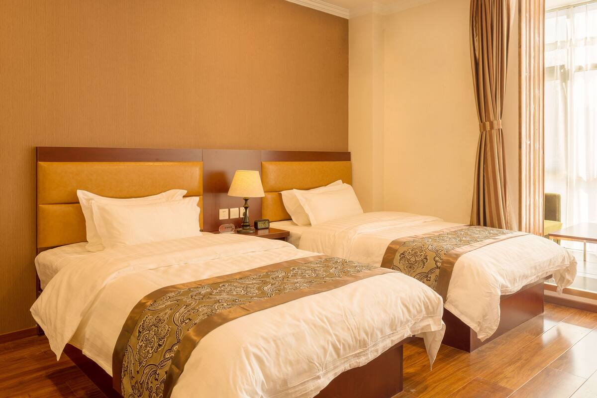 Deluxe Twin Room | Premium bedding, in-room safe, desk, blackout drapes