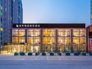 Unclassified image, 3 of 51, button - Hill Lily Hotel (Tongzhou)