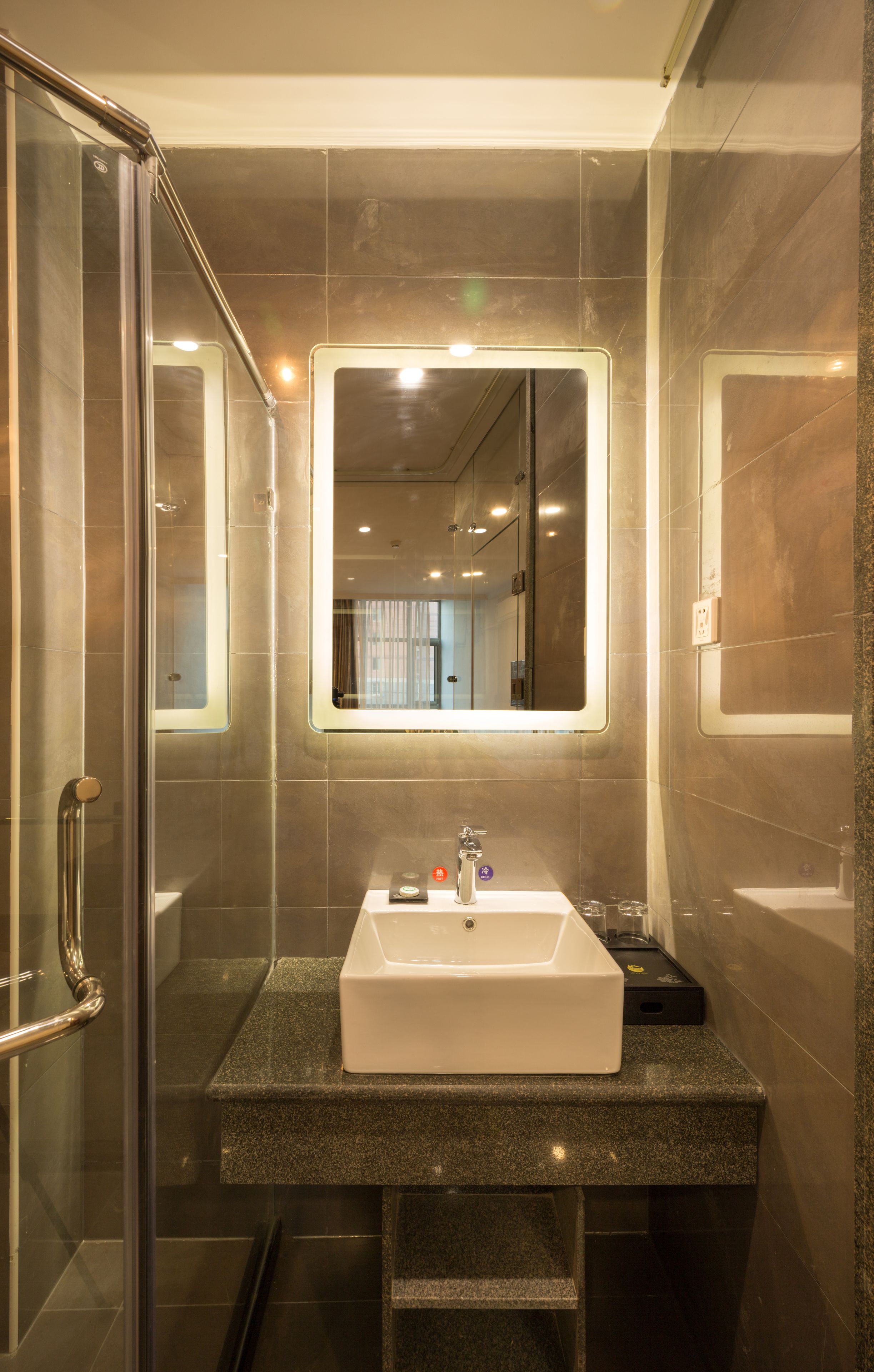 Standard Double Room | Bathroom