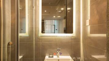 Standard Double Room | Bathroom