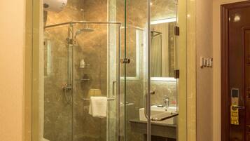 Deluxe Double Room | Bathroom | Shower, free toiletries, hair dryer, slippers