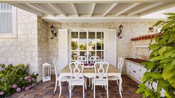 Tas Konak | Terrace/patio