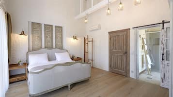 King Suite | Egyptian cotton sheets, premium bedding, down duvets, Tempur-Pedic beds