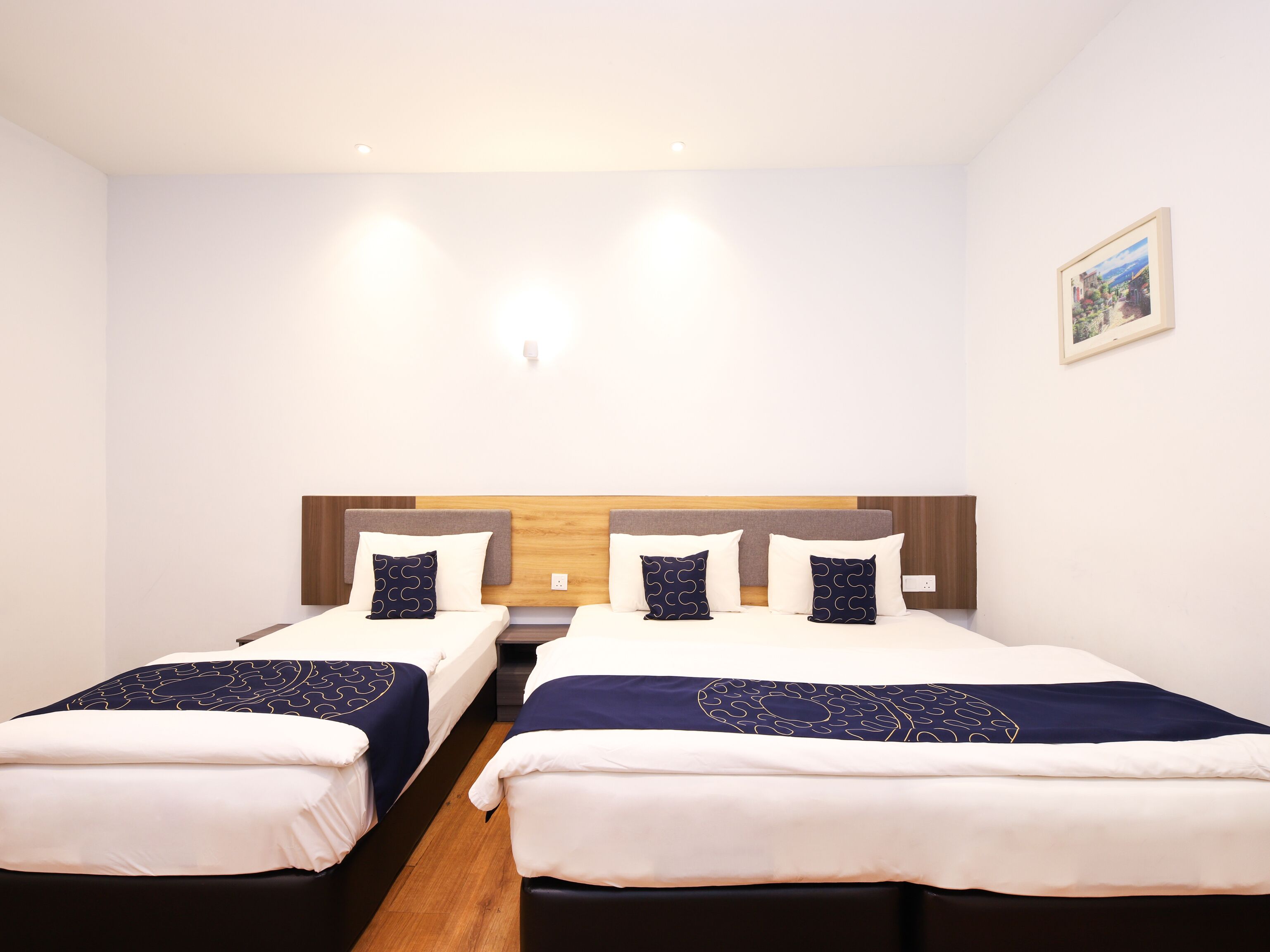 deluxe triple room | desk, soundproofing, free wifi, bed sheets