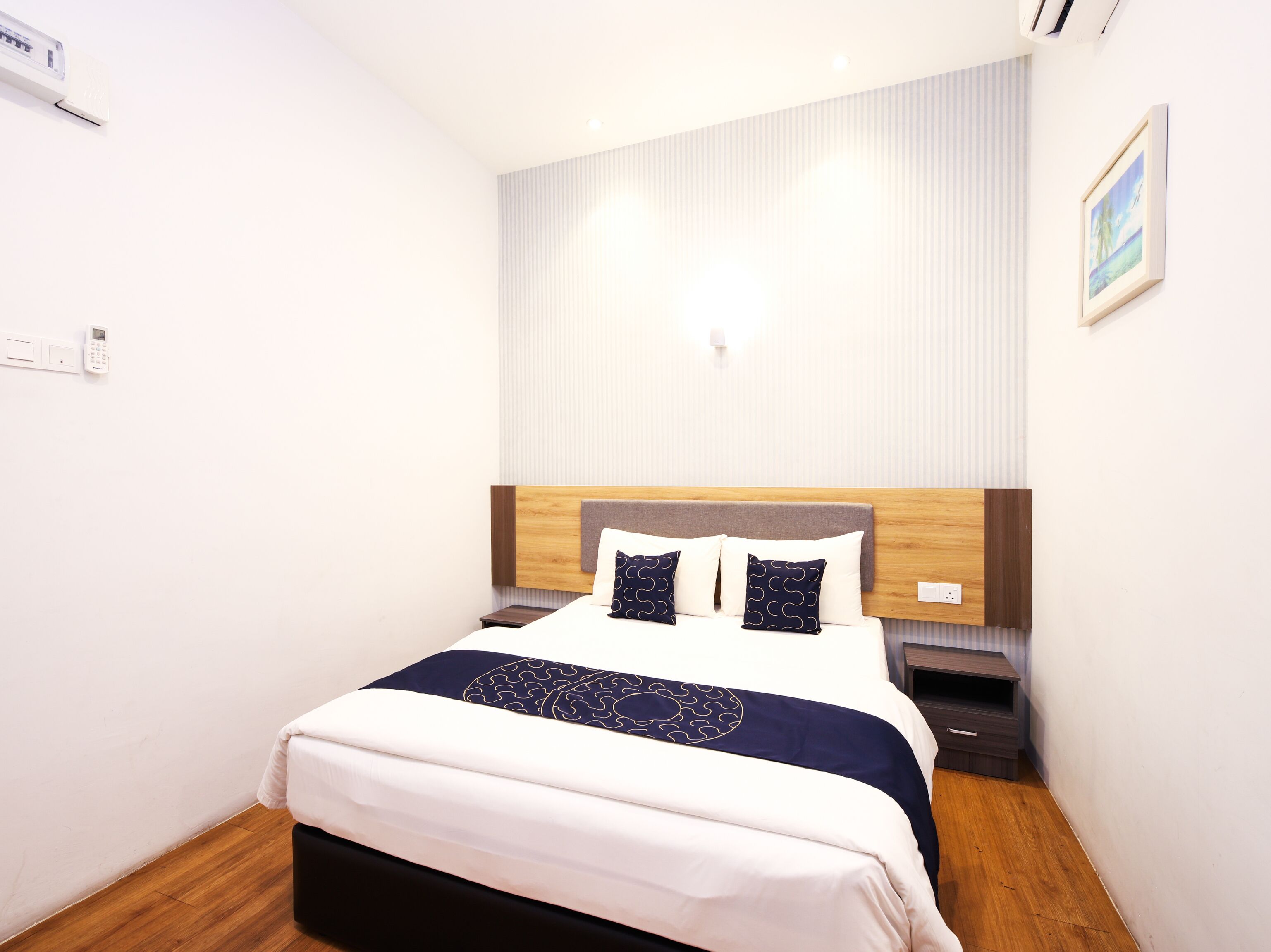 standard double room | desk, soundproofing, free wifi, bed sheets