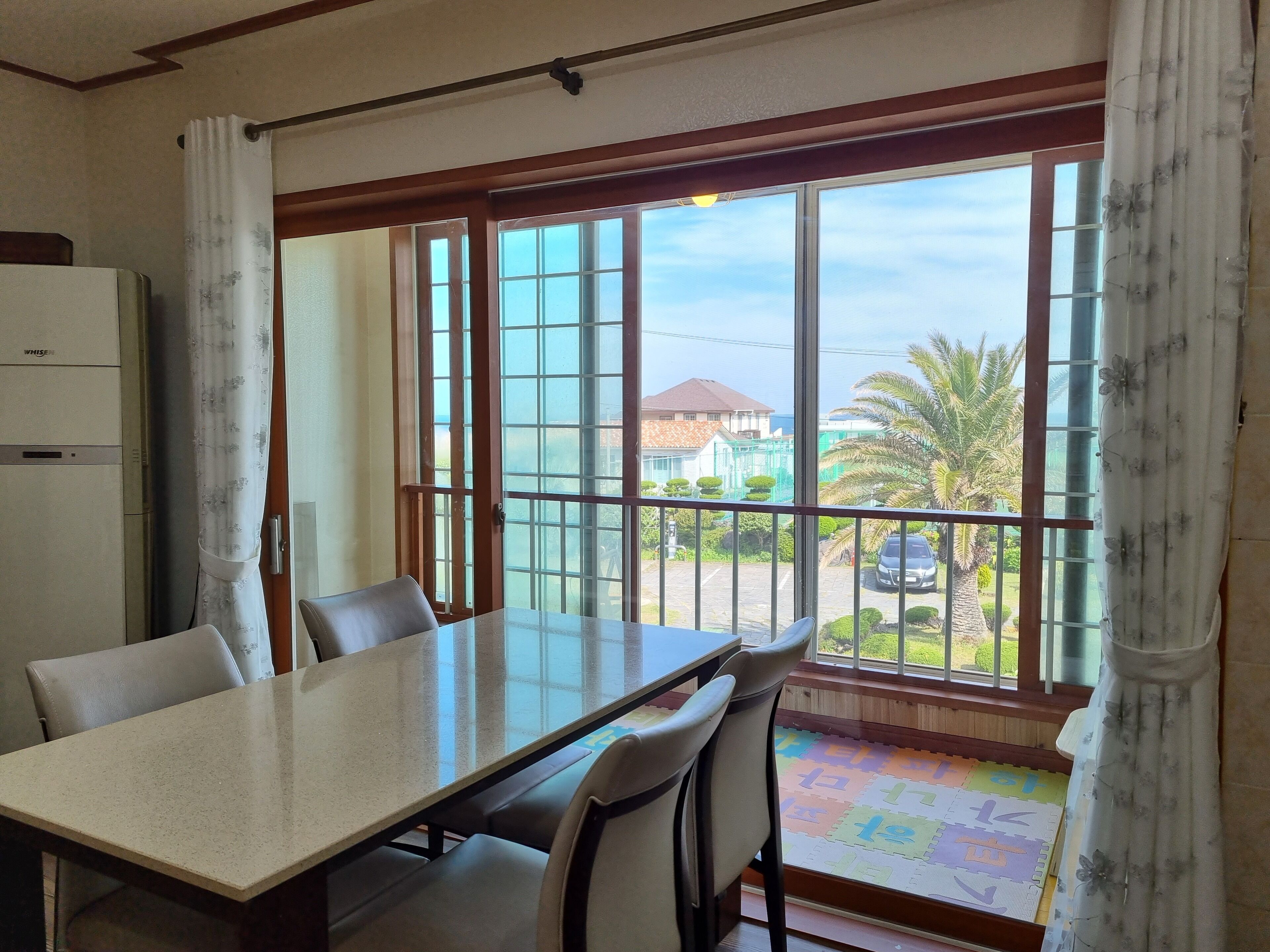 Family Room (27 PY) | Living area | Flat-screen TV