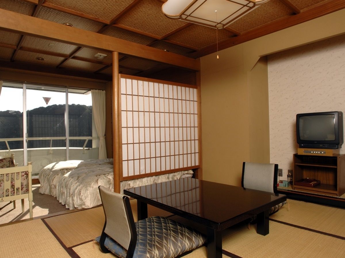 Caja fuerte y ropa de cama