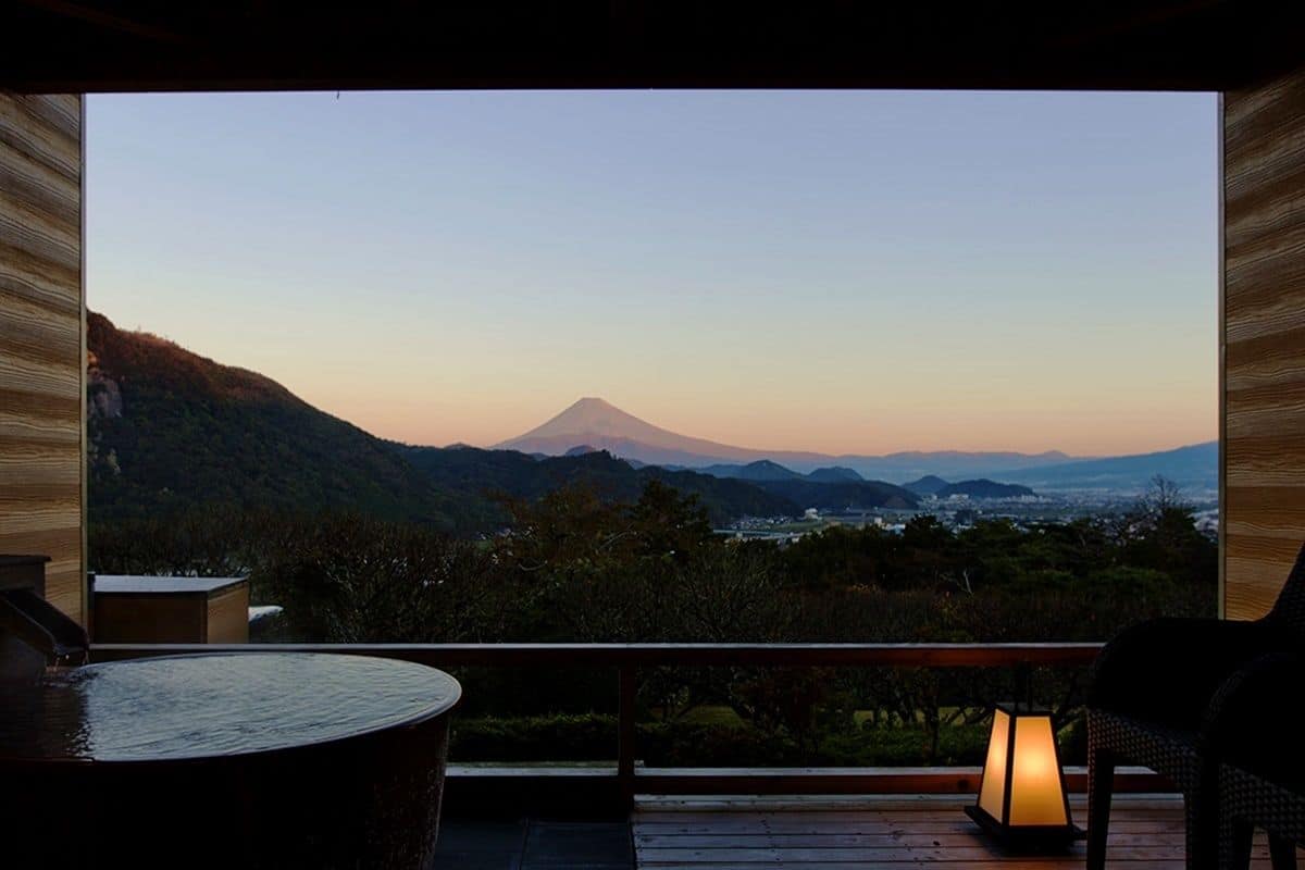 本館 露天風呂付和室10畳 禁煙 (富士山側) | 部屋からの景観