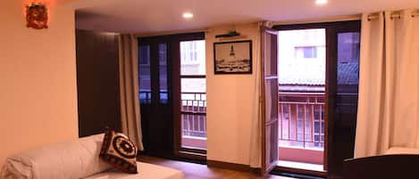 1 bedroom, desk, soundproofing, free WiFi