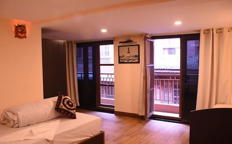 1 bedroom, desk, soundproofing, free WiFi