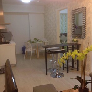 Deluxe Room, 2 Bedrooms | In-room dining