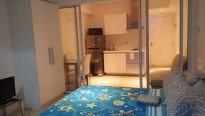 Kamer, 1 slaapkamer | 1 slaapkamer, een minibar, een bureau, gratis wifi